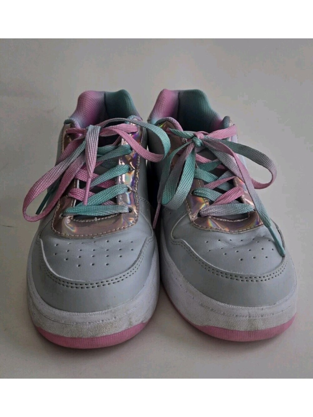 Heelys Skate Shoes Kama Girls Size 4 Iridescent Gray & Pink Heel Wheels Heeleys
